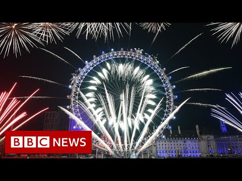 New Year's Eve: London fireworks celebrate start of 2020 - BBC News