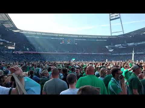 Werder Bremen 15.5.2022 Platzsturm  Aufstieg 1.Liga