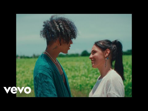 Video Bésame Bonito (Remix) de Carmen DeLeon micro-tdh