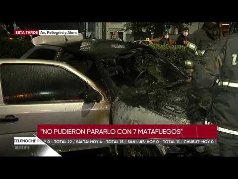 Un auto se prendió fuego en Pellegrini y Alem
