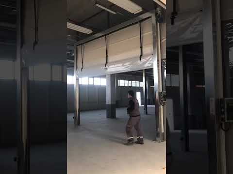 Fold-up industrial door designed for large openings
