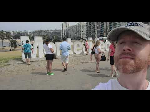 Enjoying being a flâneur walking around Montevideo, Uruguay, on Valentines Day 2023