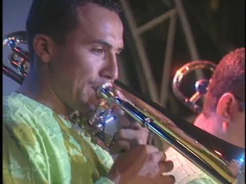 Mi Vecina ( En Vivo Medellín ) - Grupo Galé ( LA TRILOGÍA DE LA SALSA )
