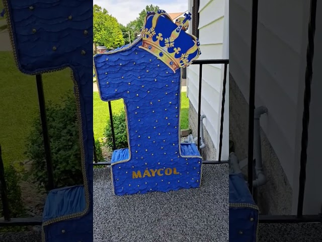 Vídeo relacionado con JOYUE Corona de Cumpleaños Infantil, Sombrero Unisex Con Números Intercambiables 0-9, Regalo (Con 2 Decoración de Pasteles) (Bleu)