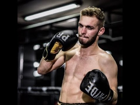 Pro Muay Thai fighter Dan McGowan explains scoring in a Muay thai fight!