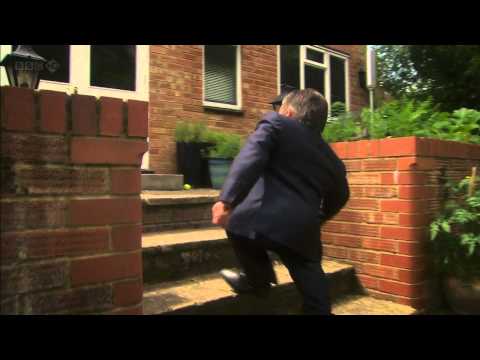 Warwick  Gets a Fright - Life's Too Short [720p]