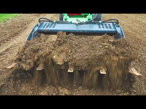 AVANT 755i With 4 in 1 Bucket Attachment