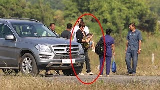 Download lagu Shah Rukh Khan SNAPPED With Baby AbRam After His Grand Birthday Bash mp3 Download lagu Shah Rukh Khan SNAPPED With Baby AbRam After His Grand Birthday Bash mp3