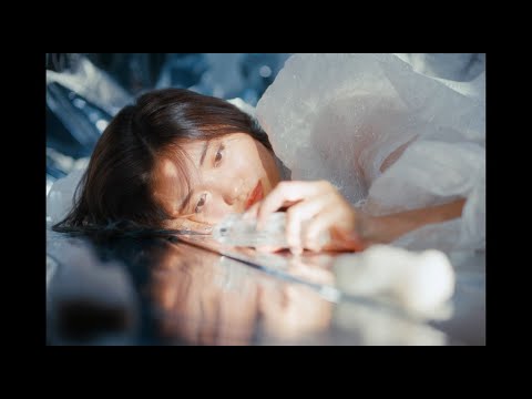 由薫 – Crystals（Official Music Video） のサムネイル
