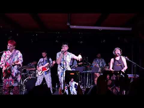 El monstruo del sofá - Alan Sutton y las criaturitas de la ansiedad (Ecuador)