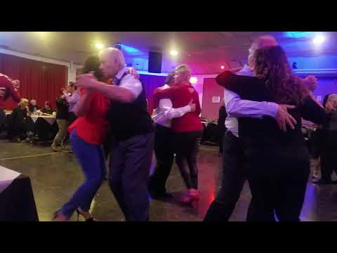 Roberto Vivas, milonguero de BsAs, dancing to Tanturi en Lo de Celia, Milonga Barajando, Sep 2019