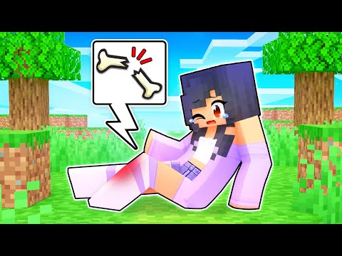 Aphmau BROKE Her LEG In Minecraft!