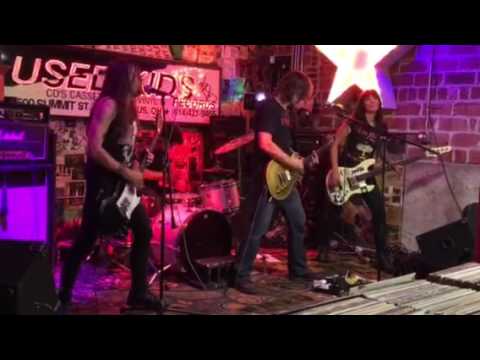 MUD CITY MANGLERS - One More Mile - Live at Used Kids - 10/22/16