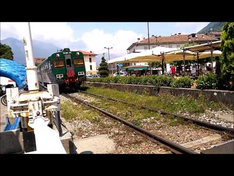 Treno Trenord in transito nel centro di Pisogne (Lago d' Iseo)