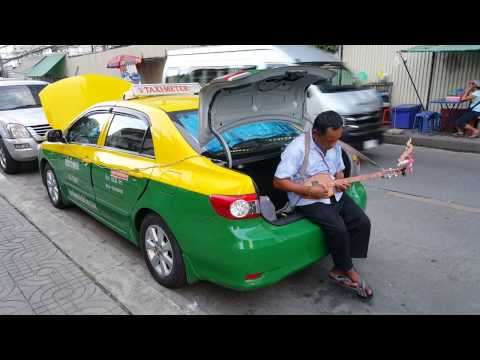 Thailand Taxi Driver Playing His Electric Phin