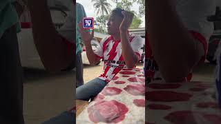 Download lagu 'Sukar untuk saya gambarkan bau wangi itu' - Pemandu van jenazah mp3