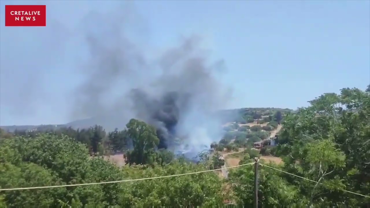 Λαχτάρησε κόσμο η φωτιά στην Κνωσό