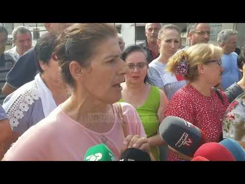 Top Channel/Tregti në fushë. Tregtarët e  Durrësit protestojnë kundër bashkisë