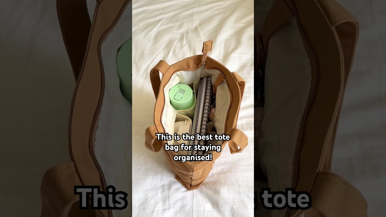 Pack my tote bag with me! 🤗 This is the perfect tote bag for students and it’s waterproof too!