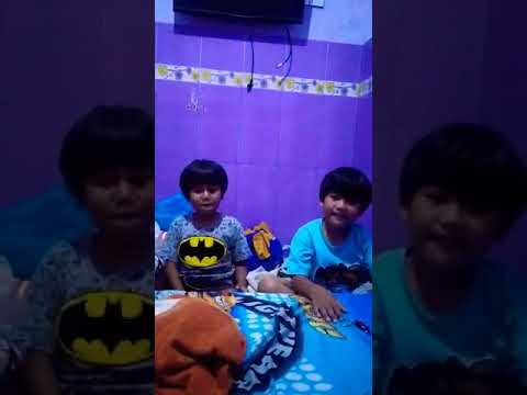 Duo racun sedang bercerita