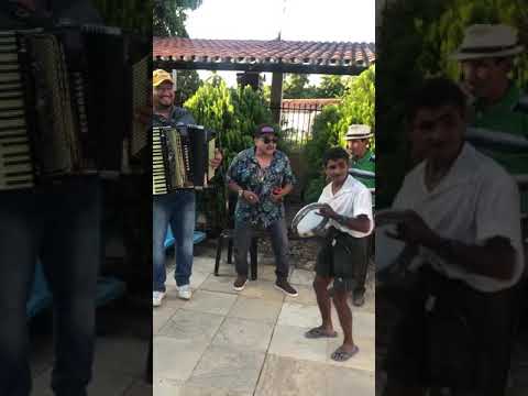 Eita Valdecir véi bom de ritmo.  Dinho,Valdecir e Dedim Gouveia