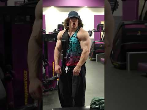 Sam Sulek vs BEAR! 🐻💪