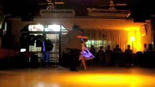 Federico Naveira & Inés Muzzopappa bailando un Vals en "Milonga 10" (Buenos Aires)