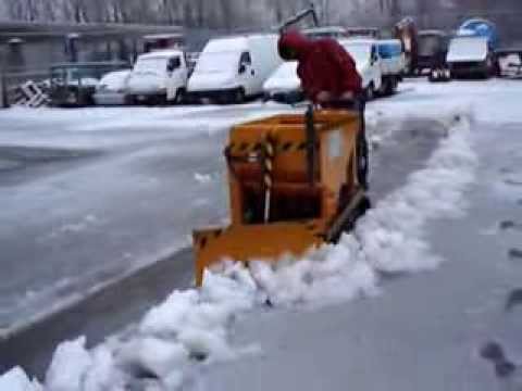 MOTOCARRIOLA CINGOLATA GIOR 600 KG HONDA - SPARGISALE + LAMA NEVE da Giordano Cairo - Video 2