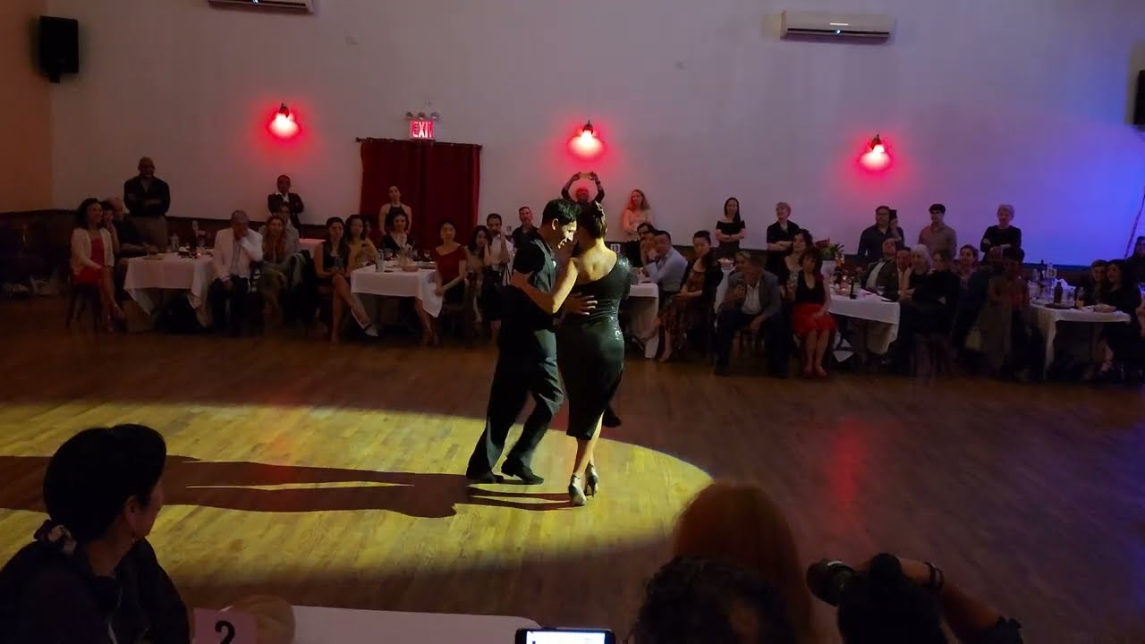 Video thumbnail for Argentine tango: Roxana Suarez & Rainier Pereira - Oro De Ley