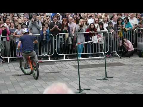 Danny MacAskill unofficially beating bunnyhop world record, Edinburgh 2012