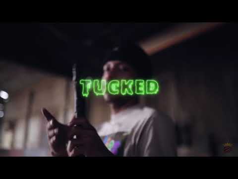 KWXNDOE - TUCKED !