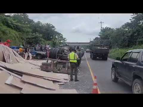 Provial atiende hecho de tránsito km. 208 de ruta (Flores Costa Cuca, Coatepeque, Quetzaltenango)