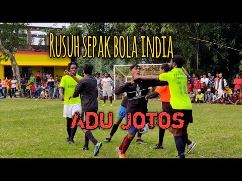 Bola tarkam india bentrok