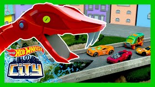 ROBO-VIPER TRAFFIC JAM! 🐍🚦💥 | Hot Wheels City | @Hot Wheels