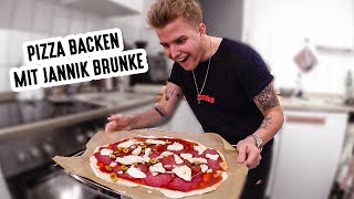 SELBER PIZZA BACKEN FEAT. JANNIK BRUNKE