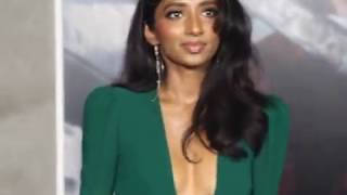 Menik Gooneratne wears a beautiful green dress that looks her body video