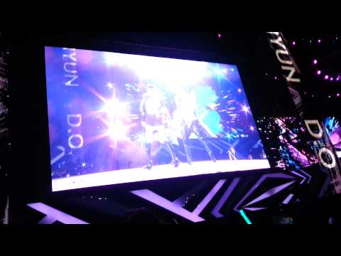 12 09 22 SMTOWN JAKARTA   SNSD TTS, Exo K   DJ Got Us Falling In Love