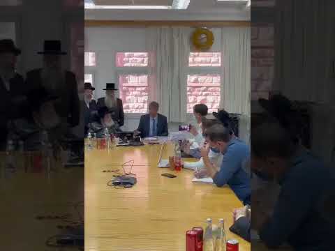 Viznitz  Rebbe Meeting With Israeli Minister To Discuss Smartphones And Internet - Kislev 5782