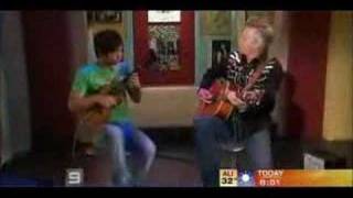 Tommy Emmanuel & Jake Shimabukuro: While My Guitar Gently Weeps