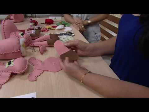 Mulher.com - 26/12/2016 - Casal porquinho em feltro - Jô Cruz PT1