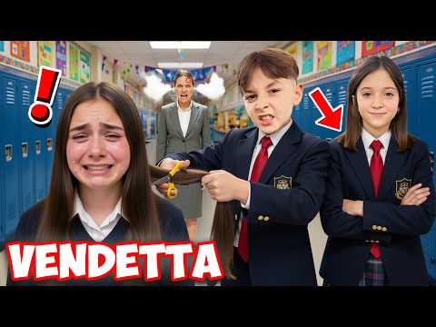 FIGLIODIEGO HA TAGLIATO I CAPELLI LLE BULLE DELLA 3 A , PERCHE' HANNO PRESO IN GIRO E SPINTO CHIARA