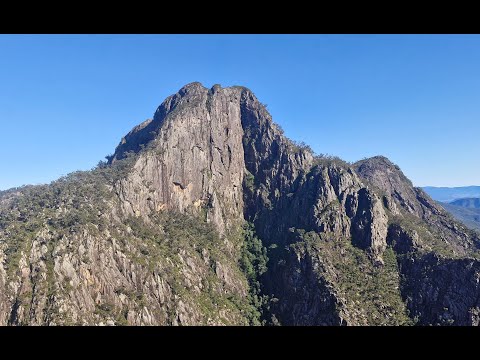 Rockin up The Governor - Mt Barney. SE Qld. A Rock Climb.
