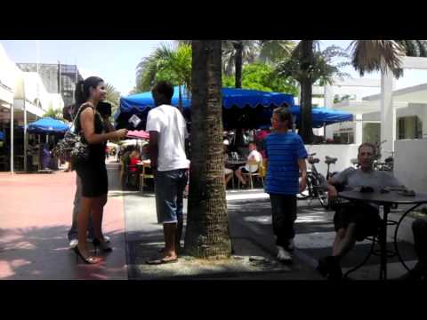 Nacho Figureti en Lincon Road, Miami Florida.