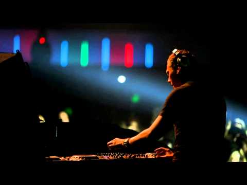 BBC Radio 1. Essential Mix - Tiesto Live From Disneyland, Paris. (2005-04-24)