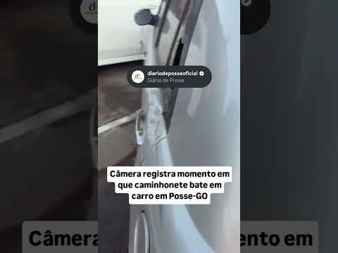 Câmera registra momento em que caminhonete bate em carro em Posse-GO