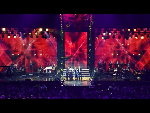 Оксана Білозір & ВІА "Ватра" - Музика пливе  / LIVE. Народжена Україною