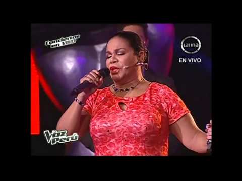 Eva Ayllón cantando 
