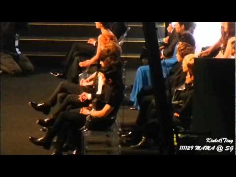[FANCAM] 111129 MAMA SJ receives Popularity Award