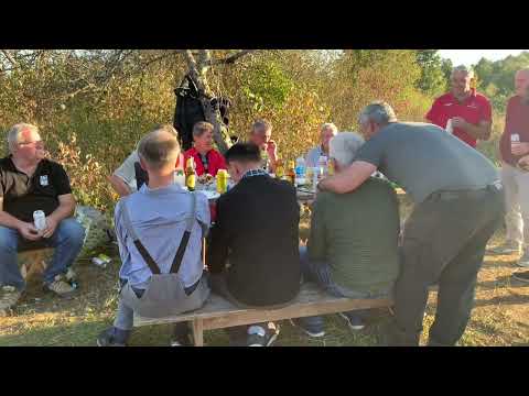 KAD ZAPJEVAM NA SRED SELA SVOGA - ZIKA SA DRUSTVOM