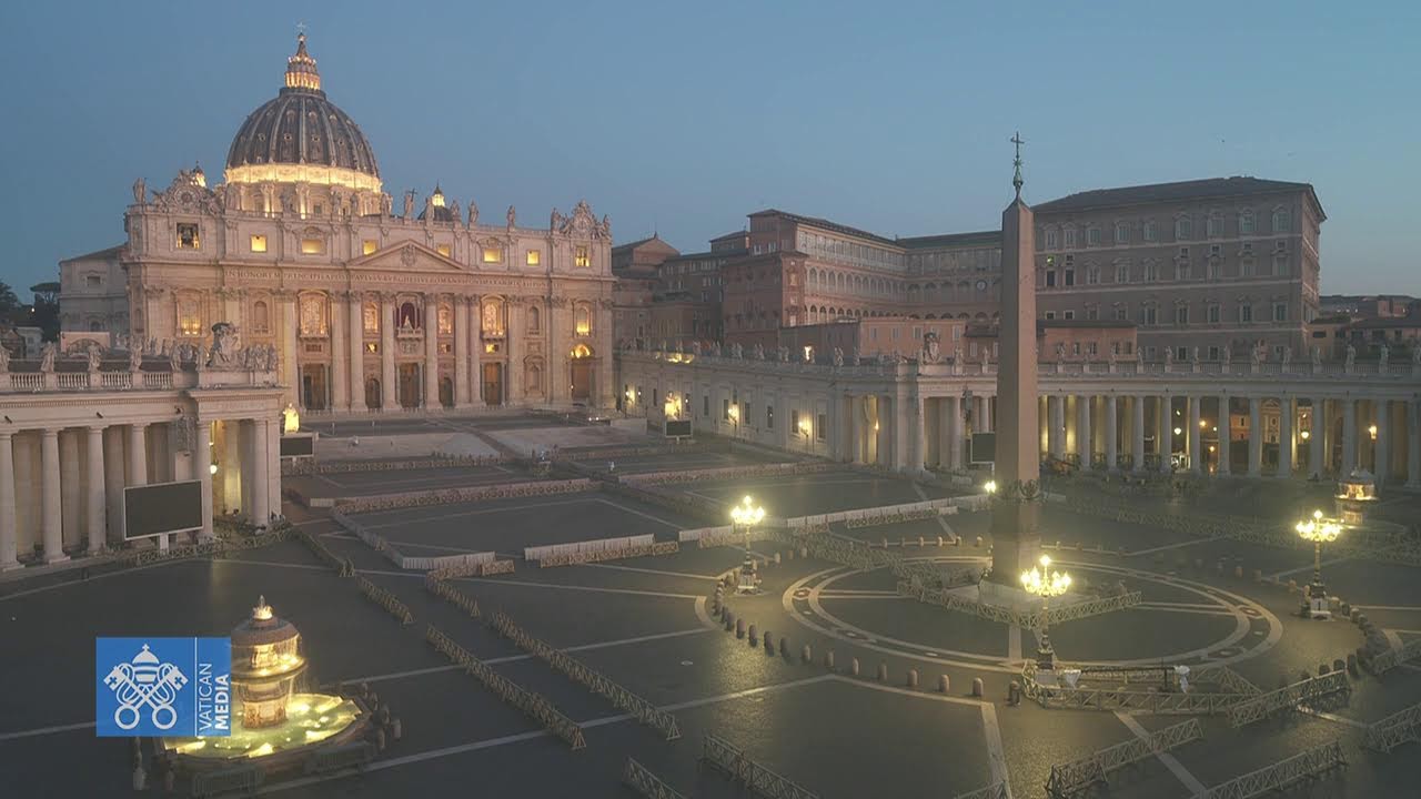 Fumata blanca en el Vaticano, en directo: el nuevo Papa saluda a los fieles